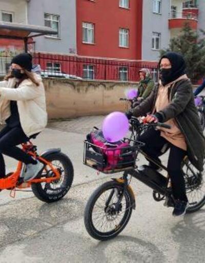 '8 Mart Dünya Kadınlar Günü' için pedal çevirdiler
