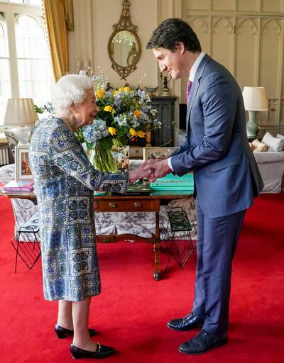 Koronavirüsü atlatan Kraliçe 2. Elizabeth, Kanada Başbakanı Trudeau'yu Windsor Kalesi'nde ağırladı
