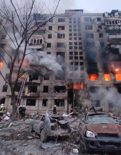 Kiev'de 9 katlı bina vuruldu: 2 kişi hayatını kaybetti