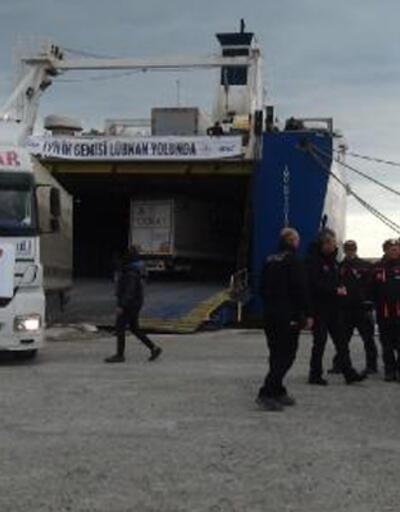 Lübnan'a gemiyle insani yardım gönderildi