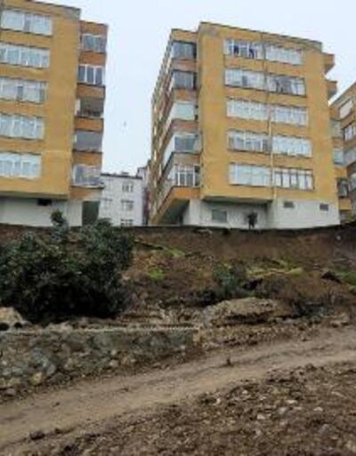 Trabzon’da heyelan: Sitenin istinat duvarı çöktü