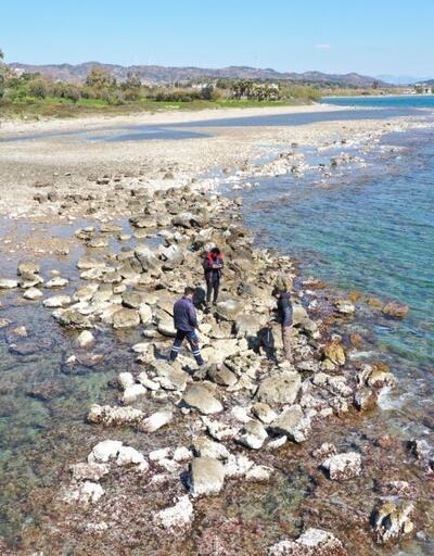 Datça'da deniz çekilince liman kalıntıları ortaya çıktı