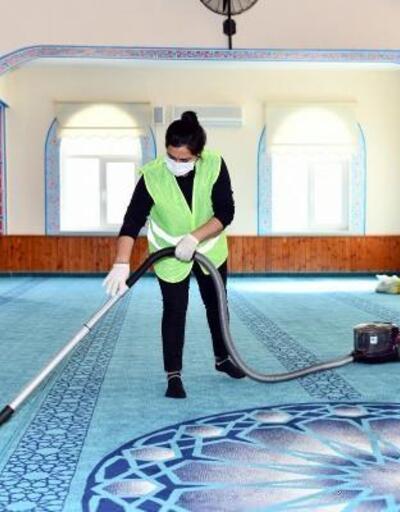 Çiğli'de camilerde ramazan temizliği