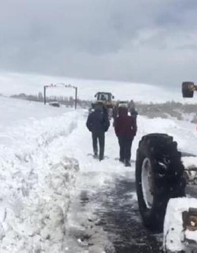 Kars'ta tipi nedeniyle mahsur kalan 6 araçtaki 37 kişi kurtarıldı