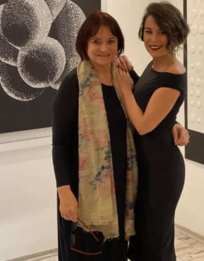 Arzu Okay'ın kızı annesiyle pozlarını paylaştı
