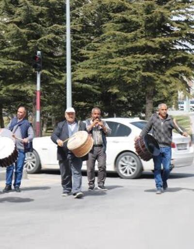 Nevşehir'de Ramazan davulcularından eğitime destek