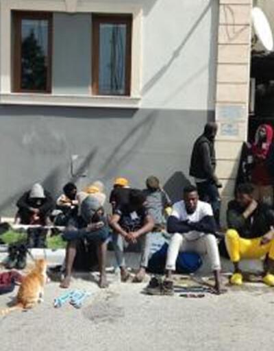 Foça açıklarında 33 kaçak göçmen yakalandı