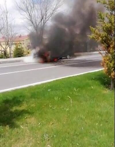 Nevşehir'de seyir halindeki otomobil yandı