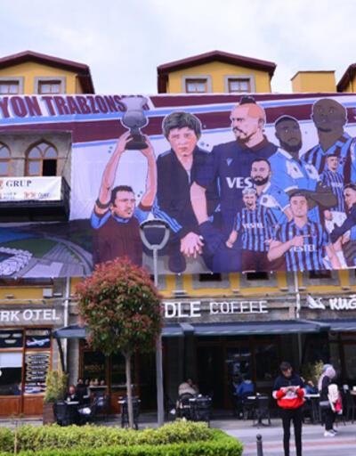 Son dakika... Trabzonspor taraftarından dev şampiyonluk pankartı