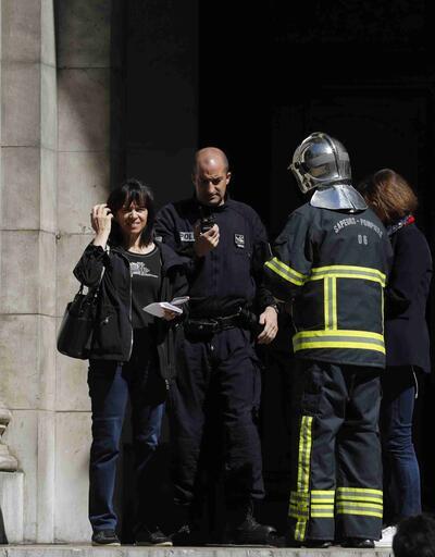 Fransa'da seçim günü kilisede bıçaklı saldırı: 2 yaralı