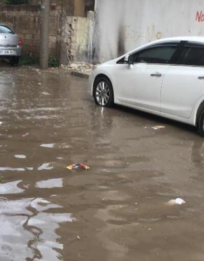 Nusaybin’de sağanak nedeniyle birçok cadde ve sokak suyla doldu