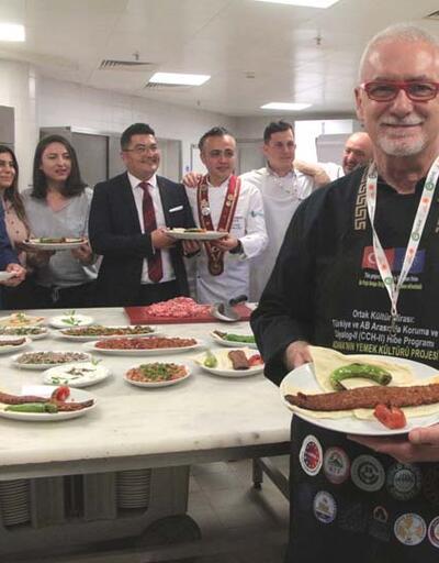Adana'da kebap yapmayı öğrenen İtalyan şefler: Avrupa'da dönere 'kebap' deniyor