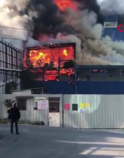 Son dakika... İstanbul'da plastik fabrikasında yangın! 