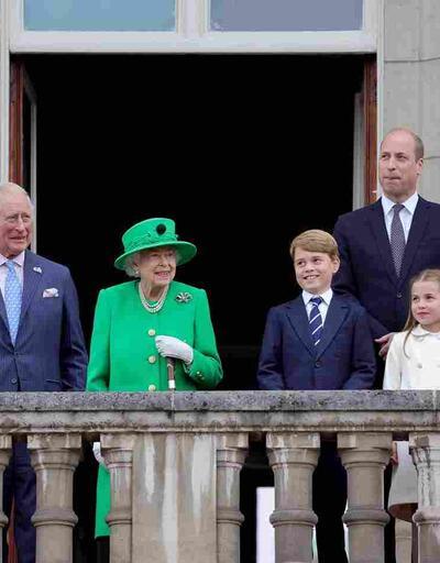 70. yıl kutlamalarına Kraliçe Elizabeth'in hologramı damga vurdu