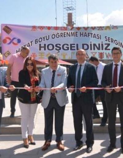 Sandıklı'da 'Hayat Boyu Öğrenme Haftası' sergisi açıldı