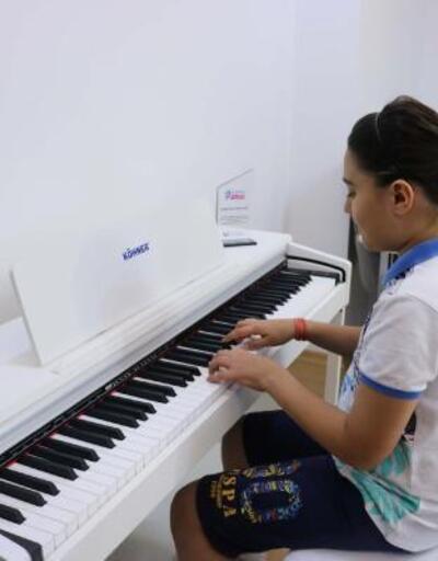 10 yaşındaki Kuzey Eymen, piyano yarışmasında 1'inci oldu