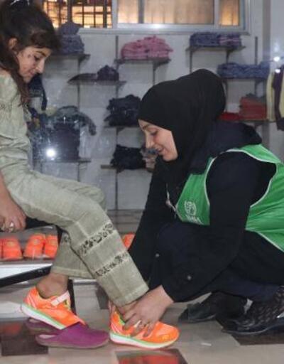 Suriye'de savaş mağduru ailelere kıyafet desteği