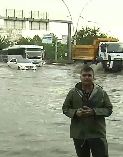 Ankara yine sele teslim: Yolda kalan çok sayıda araç kontak kapattı