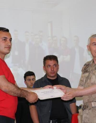 Sıhhiye eğitimi gören jandarma personeline sertifikaları törenle verildi