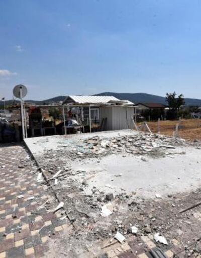 Torbalı'da 'hobi bahçesi' adı altındaki kaçak binalar yıkıldı