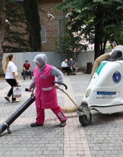 Bursa caddelerinin temizliği kadınlara emanet