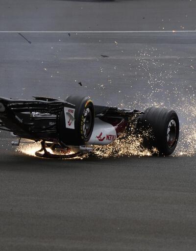 Formula 1'de korkutan kaza! Guanyu Zhou'nun aracı takla attı