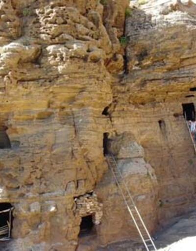 Tatvan'daki asırlık tarihi mağaralar keşfedilmeyi bekliyor
