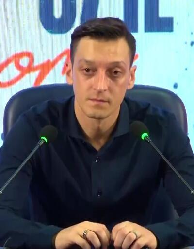 Mesut Özil Başakşehir'e imza attı! 