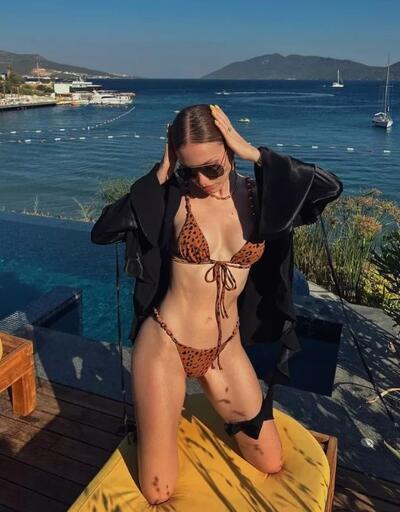 Duygu Özaslan bikinili pozuyla Instagram'ı yaktı geçti!