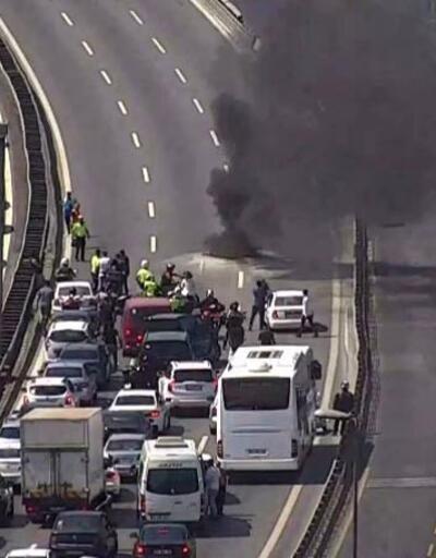 15 Temmuz Şehitler Köprüsü girişinde motosiklette yangın