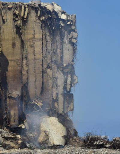 Beyrut Limanı’nın enkazında yangın çıktı