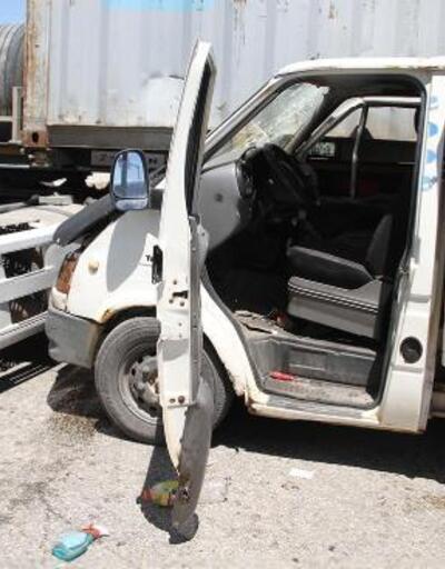 TIR'la çarpışan süt toplama kamyonetinin şoförü yaralandı