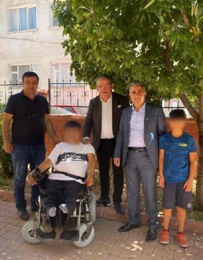 Reşat Erdoğan, engelli vatandaşa akülü sandalye hediye etti