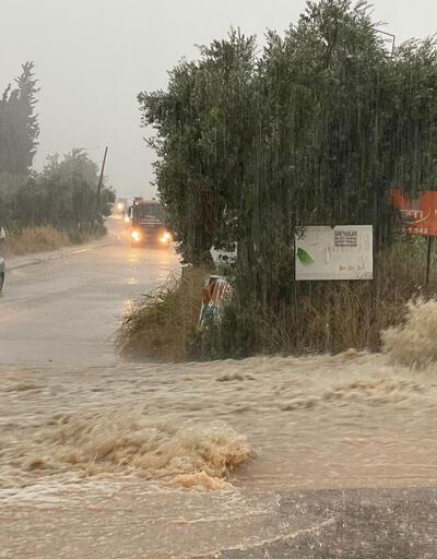 Bursa'da yağış etkili oldu: Yollar göle döndü