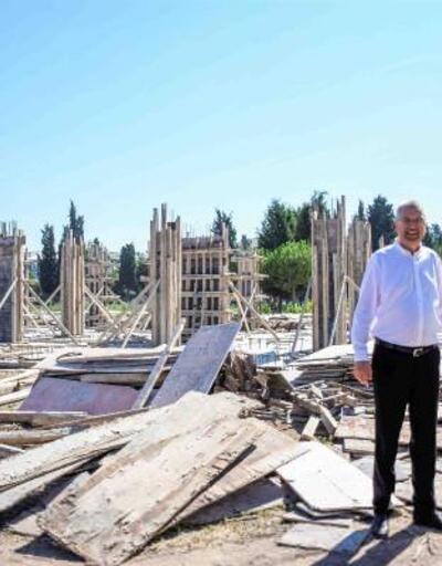 Karacabey Belediye Başkanı Özkan, inşaat çalışmaları hakkında bilgi aldı
