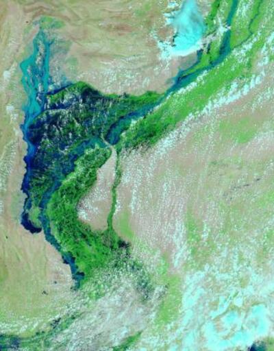 Pakistan'daki sel felaketi: 100 km çapında göl oluştu
