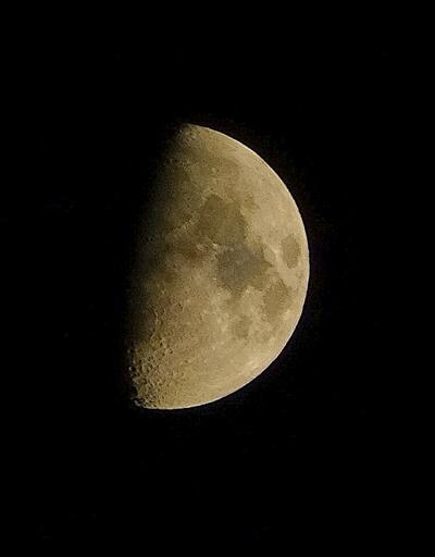 Geceyi aydınlatan “yarım ay” görsel şölen sundu