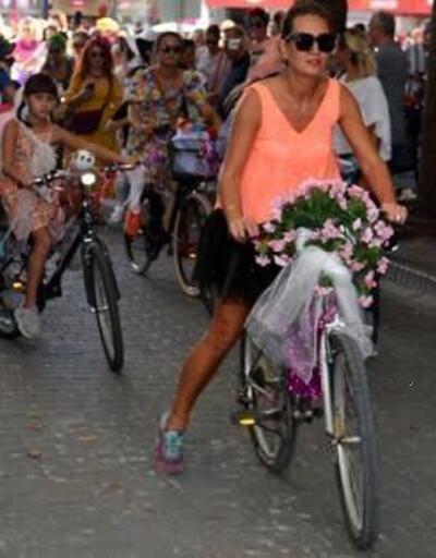 Gelibolu'da ilk kez 'Süslü Kadınlar Bisiklet Turu' yapıldı