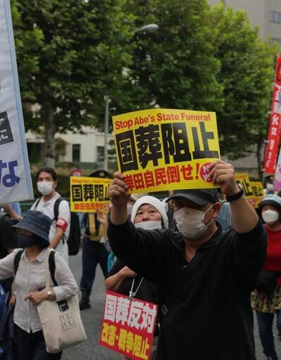Japonya'da Abe için yapılacak resmi cenaze törenine protesto: Ekonomik krize dikkat çektiler