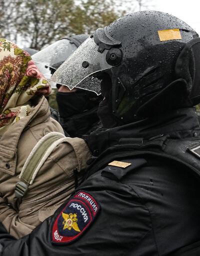 Rusya'da savaş karşıtı protestolar sürüyor: 32 kentte yüzlerce gözaltı