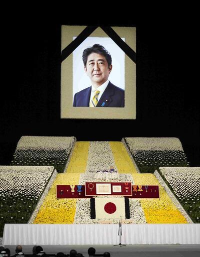 Suikasta kurban giden Şinzo Abe'ye son veda: Cenaze töreni protesto edildi  