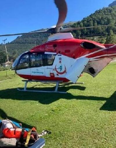Trabzon'da ambulans helikopter ağaçtan düşen yaralıyı yayladan aldı
