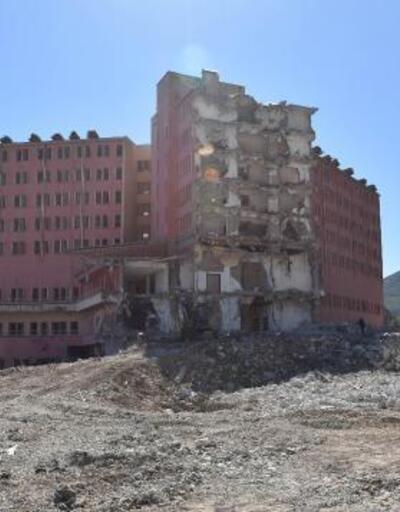 Eğirdir'in ünlü hastanesi yıkılıyor