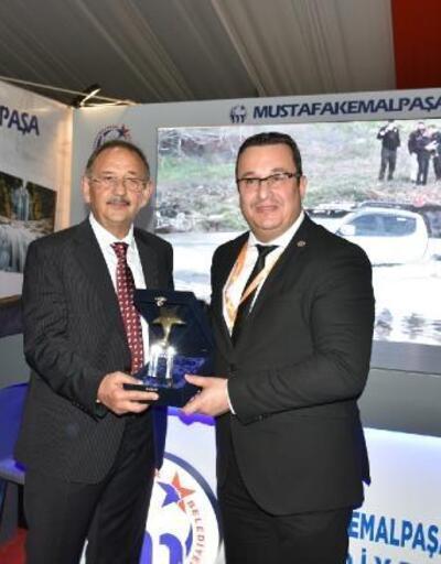 Tam Bana Göre Festival'de Mustafakemalpaşa Belediye Başkanı Kanar’a başarı ödülü