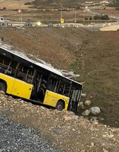 Başakşehir'de park halindeyken freni boşalan İETT otobüsü şarampole düştü