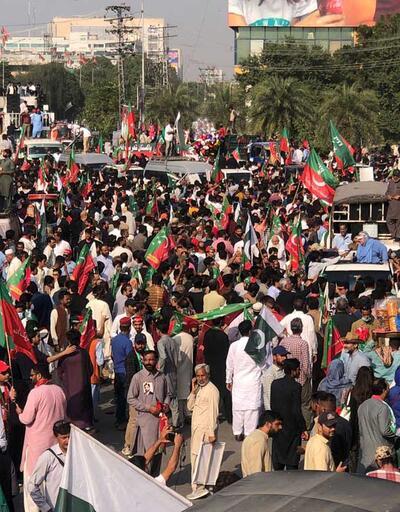 Pakistan'da 'Imran Han' yürüyüşü: İslamabad'a doğru yola çıktılar!