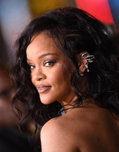 Rihanna'dan hayranlarına sürpriz: 5 yıl sonra müziğe geri döndü 