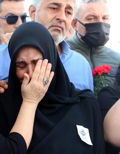 İzmir'de depremin 2'nci yıl dönümünde, hayatını kaybedenler anıldı