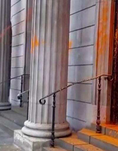 Çevre aktivistleri Londra’yı turuncuya boyadı