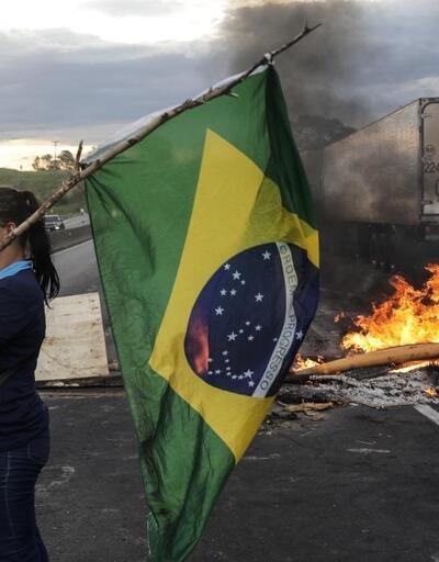 Brezilya'da Bolsonaro isyanı! Yolları kapattılar